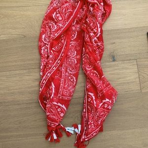 Red pattern scarf with tassels